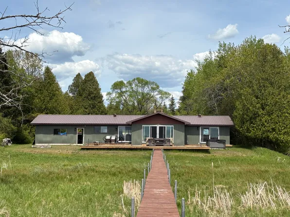 W11991 S Middle Beach Rd, Naubinway, MI 49762