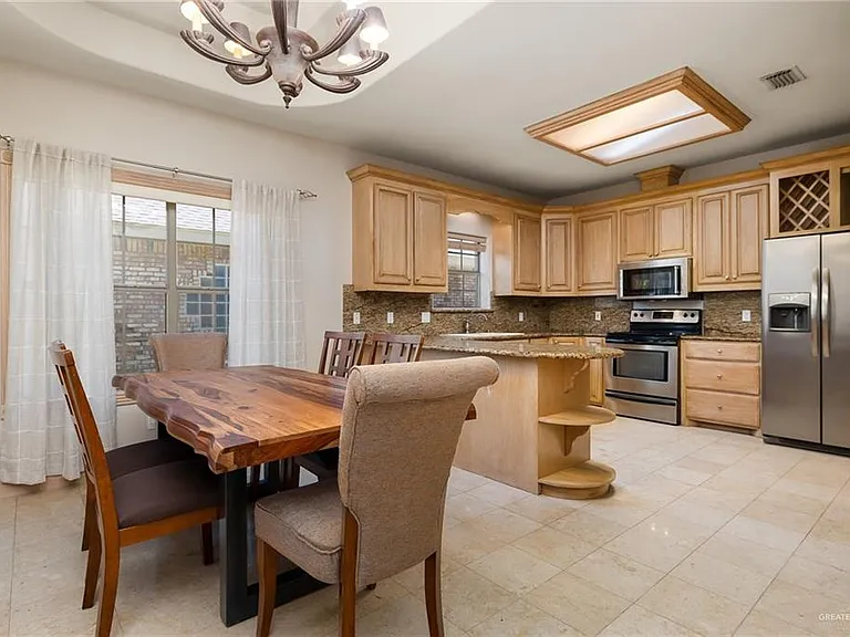 513 E Bluebird Ave — Photo 8