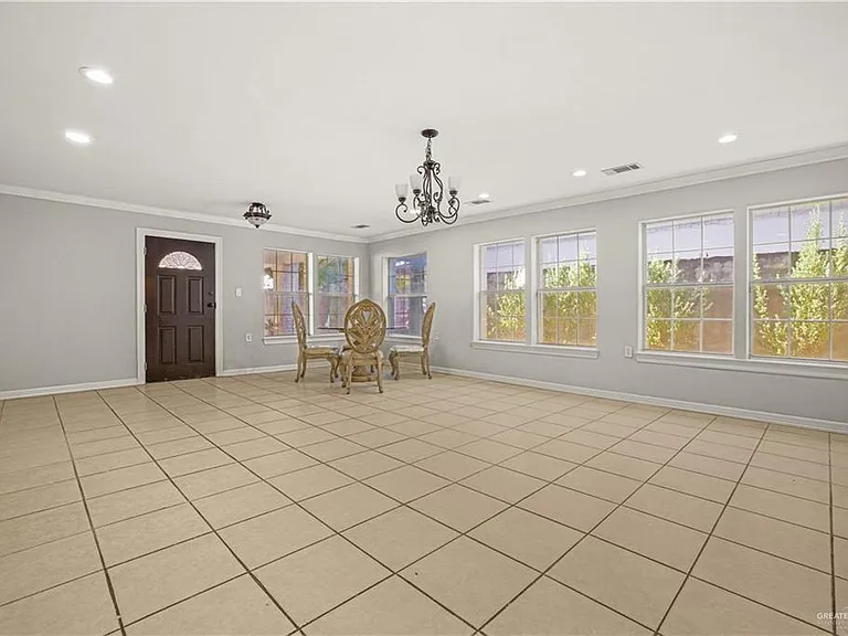 800 W Chaparral St — Photo 5