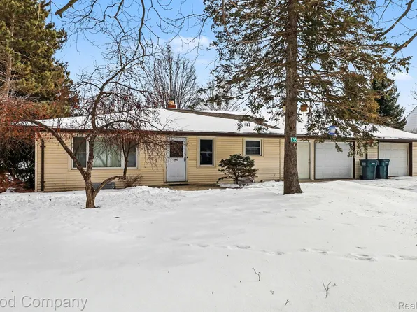 835 S Saginaw St, Lapeer, MI 48446