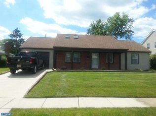 37 Edgewater Ln, Willingboro, NJ 08046