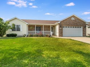 1119 Oxford Cir, Sycamore, IL 60178