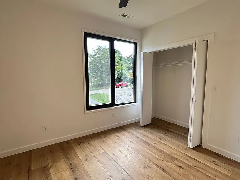 410 Ankara Ct — Photo 16