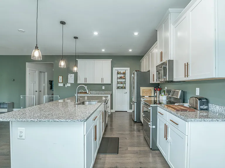 405 Potomac View Pkwy — Photo 6