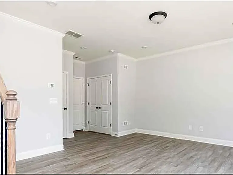 813 Cameron Trl — Photo 8