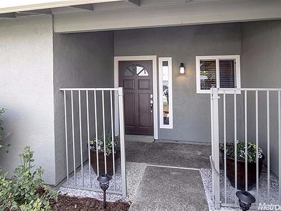 3rd image of 7546 Blackthorne Way