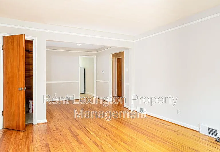 1771 Harrodsburg Rd — Photo 3