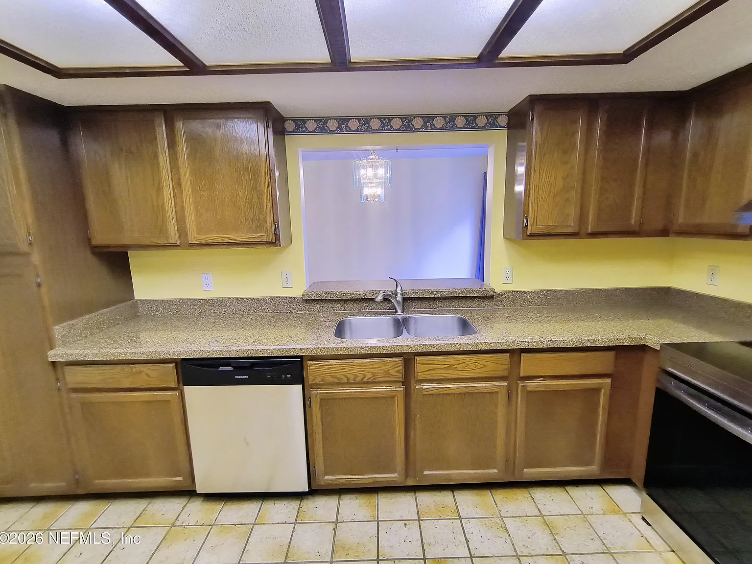 3 bed, 2.0 bath, 1743 sqft, $2,350 — Photo 3