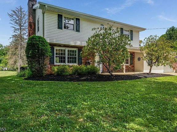 3rd image of 44 Pleasant Valley Rd