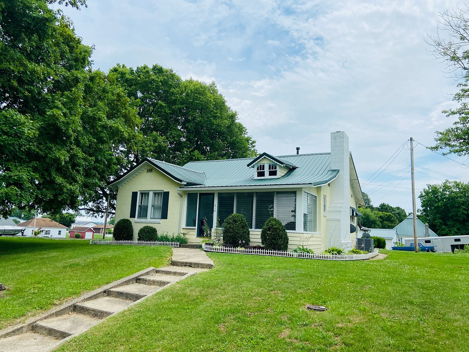 516 W State St, Veedersburg, IN 47987 Zillow
