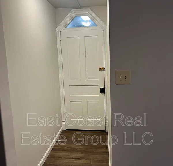 121 E Franklin St #2 — Photo 3