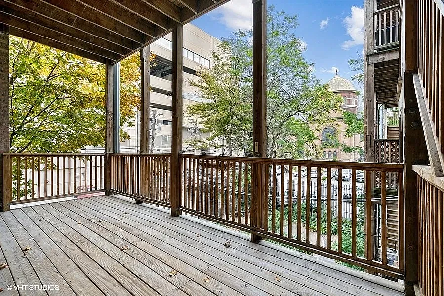 127 W Maple St — Photo 2