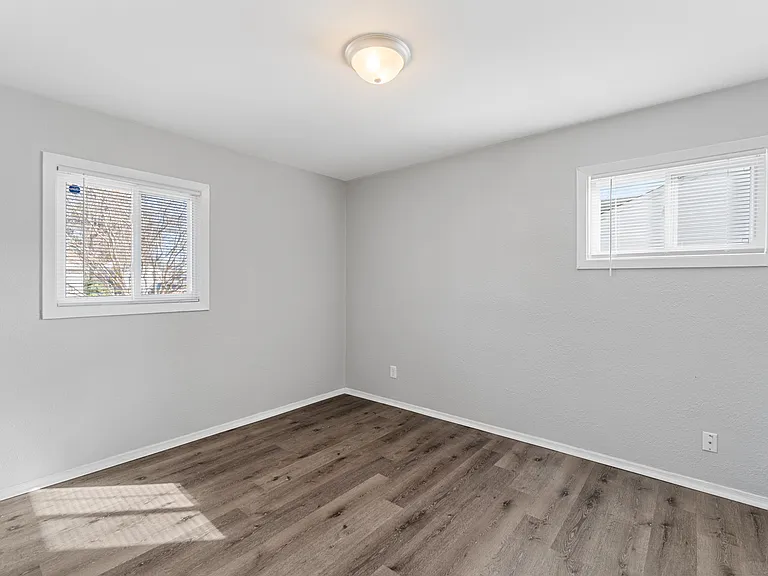 2249 Corbett Ave — Photo 7