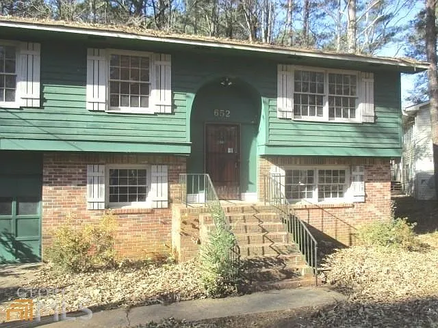 652 Overlook Ct photo 1