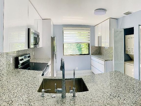 5th image of 10121 W Sunrise Blvd APT 301