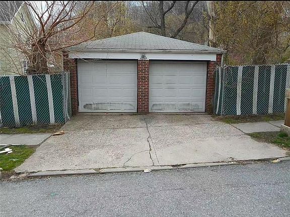 3rd image of 976 Van Duzer St