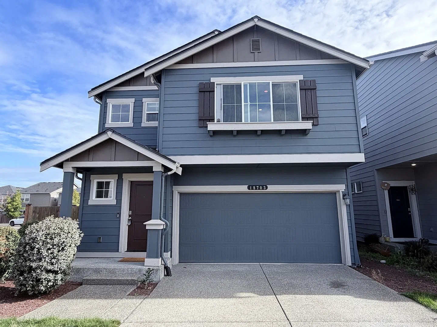 Beautiful 4-Bedroom Puyallup Home with Fenced Yard, Mt. Rainier Views & Modern Finishes — Photo 1