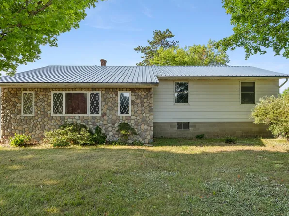18757 N County Line Rd, Morley, MI 49336