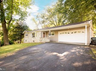 130 Creekwood Dr, Feasterville, PA 19053