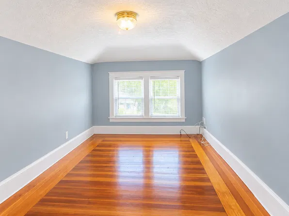298 Juniper St #2, East Providence, RI 02914