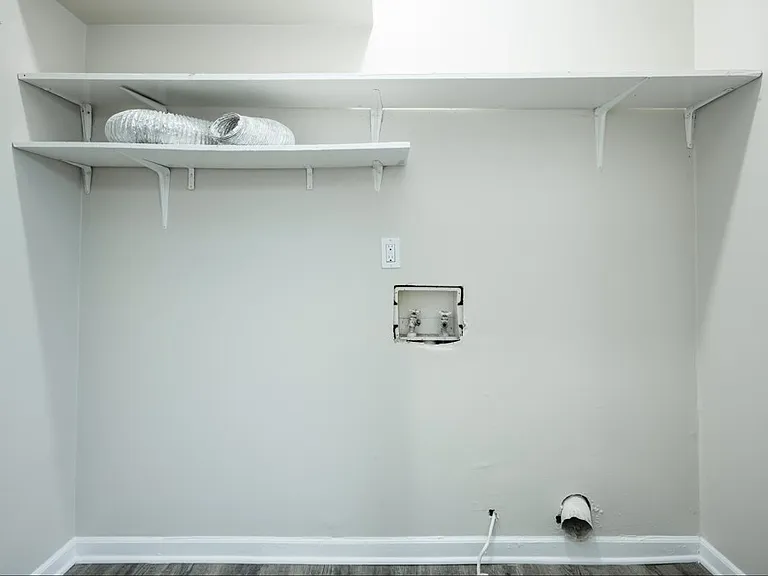 Laundry w/ washer & dryer connections