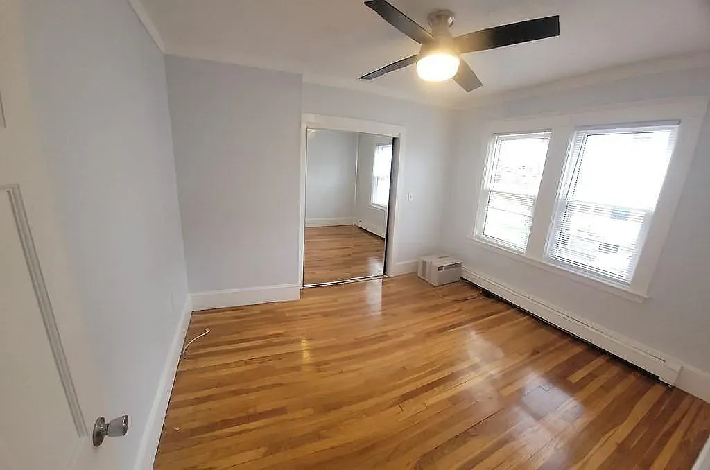 3 bed, 1200 sqft, $3,500 — Photo 4