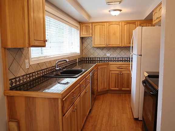 5th image of 113 SE 93rd Ave