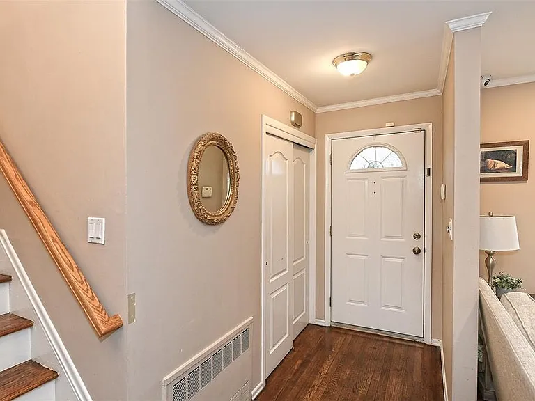 96 Phipps Ln — Photo 2