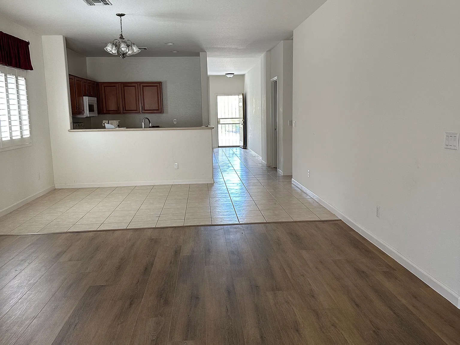 4 bed, 1916 sqft, $2,398 — Photo 4