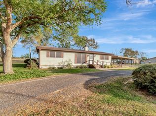 293 County Road 406, Edna, TX 77957