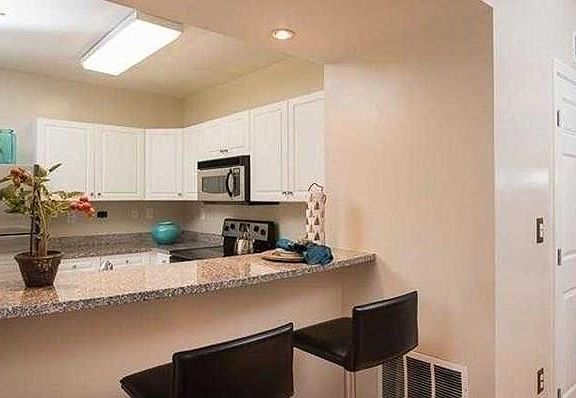 5th image of 1 Cityview Ln Unit 806