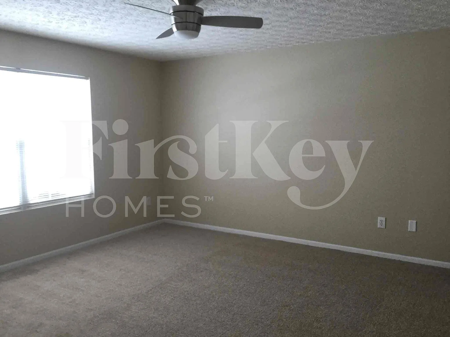 3 bed, 2.5 bath, 1784 sqft, $3,160 — Photo 3