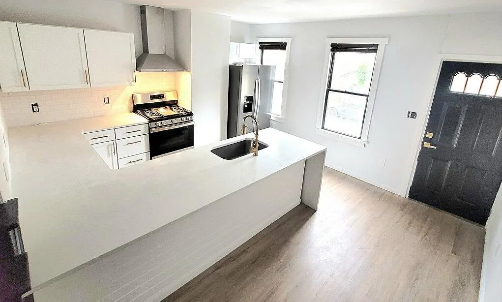 5212 Duncan St — Photo 2