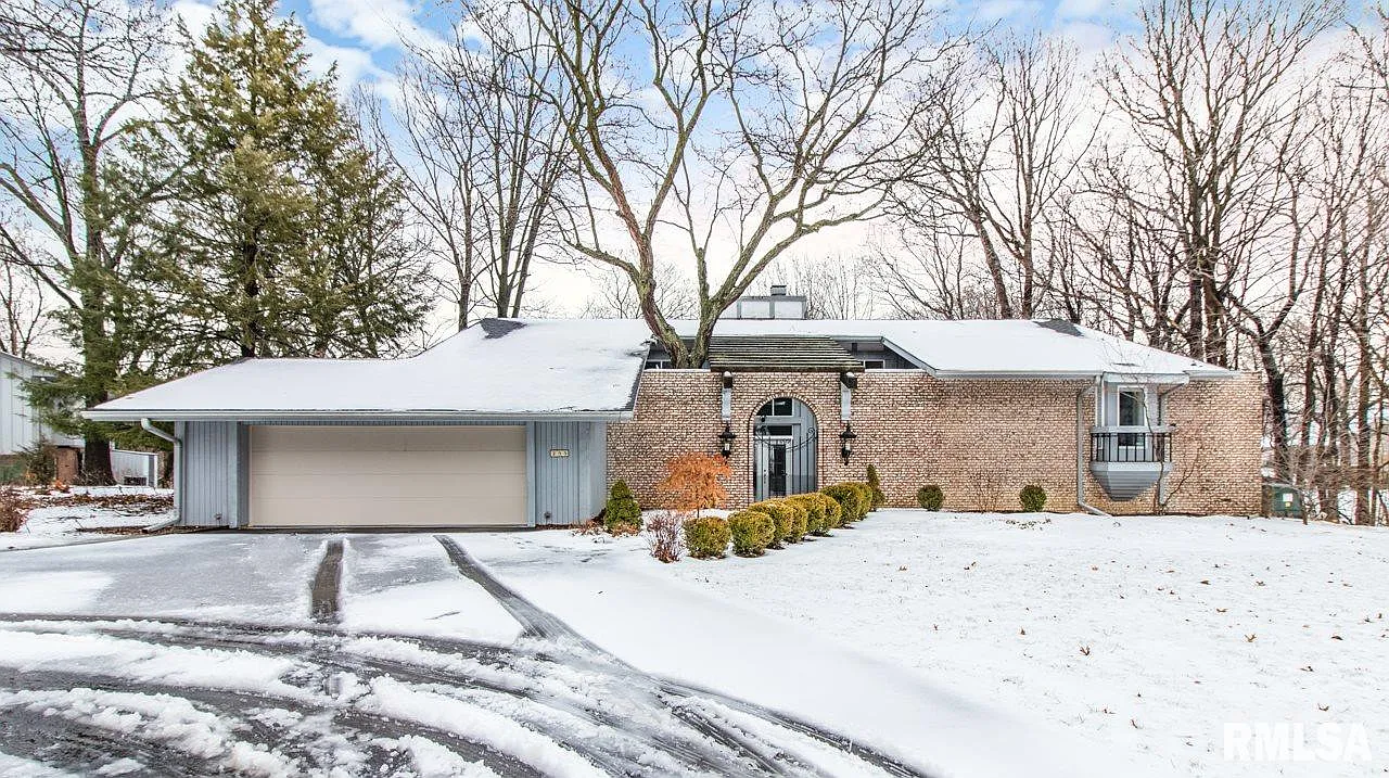 355 W Detweiller Dr photo 1