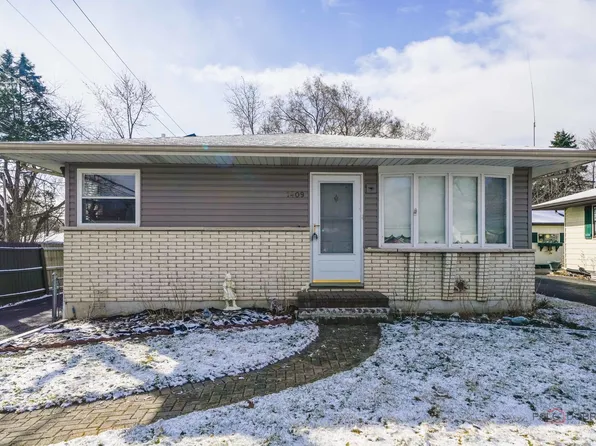 1409 Yale Ave, Zion, IL 60099