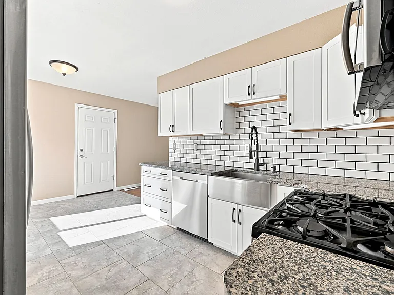 1407 Willshire Dr — Photo 10