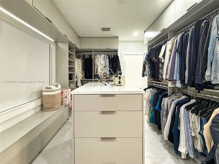 927 SW 18th Ave — Photo 12