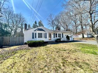 18 Wellington Rd, Middle Island, NY 11953