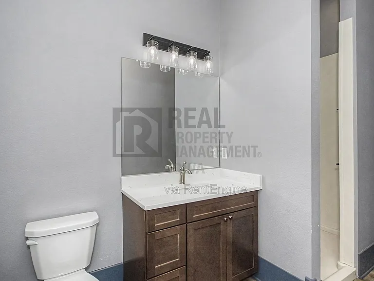 1214 2nd St #8 — Photo 13
