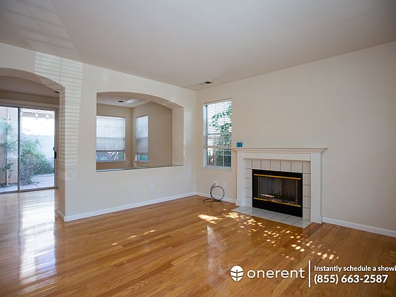 4th image of 636 Villa Centre Way