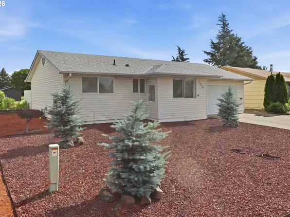 2049 W Hayes St, Woodburn, OR 97071