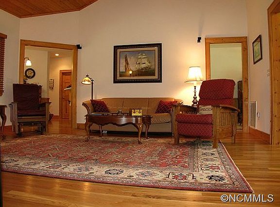 5th image of 55 Dungannon Dr