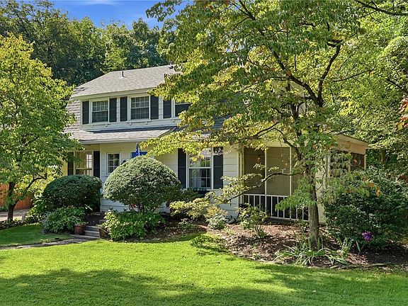 2nd image of 607 Delafield Rd