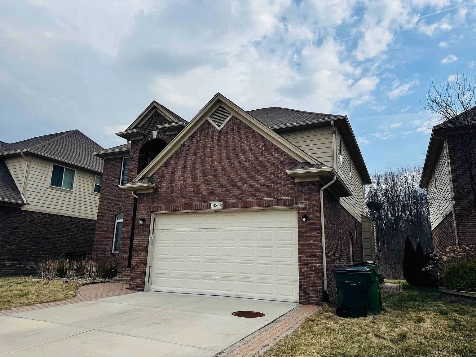 4 bed, 2.5 bath, 2400 sqft, $3,300 — Photo 2