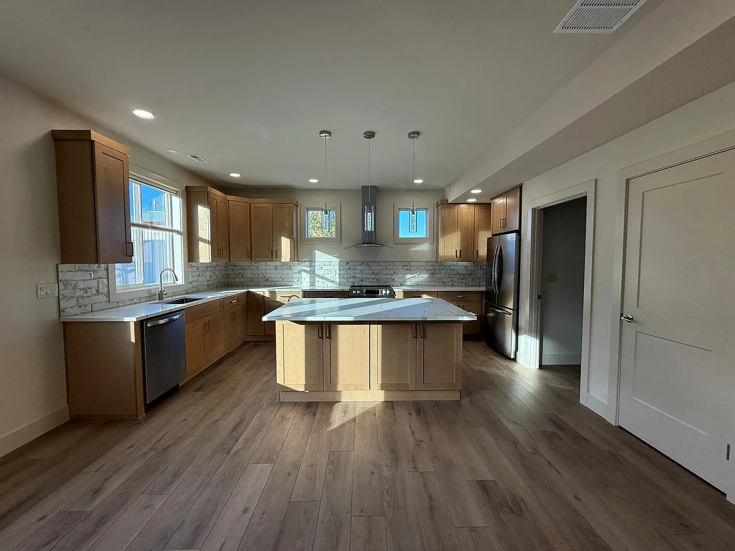 Now renting brand-new 3 bedroom, one Study/Den, 2.5 bathroom House — Photo 2