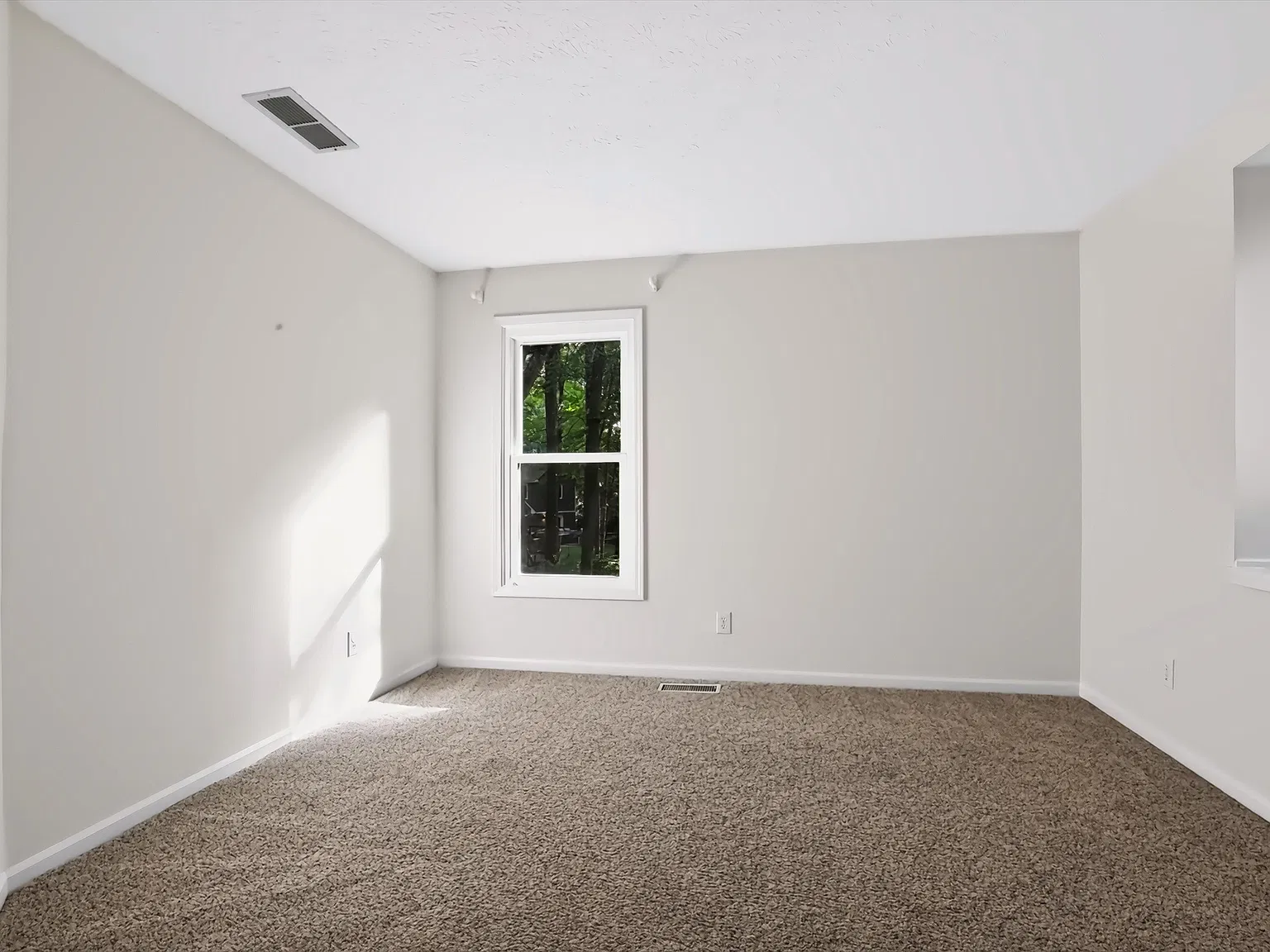 4 bed, 2559 sqft, $2,950 — Photo 3