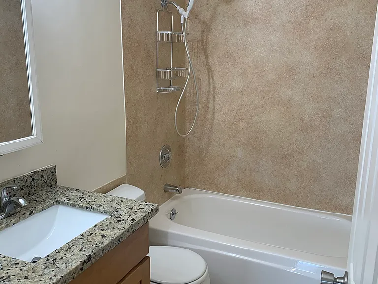 2413 Boylston Ave E — Photo 12