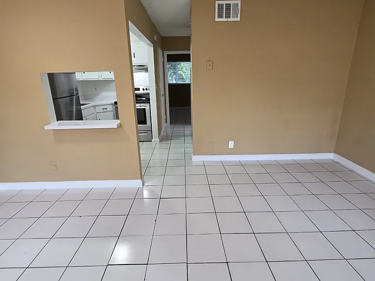 1150 NE 17th Ct — Photo 15