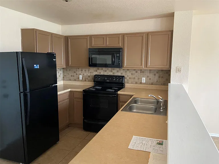 12840 Saint Mary Dr — Photo 3