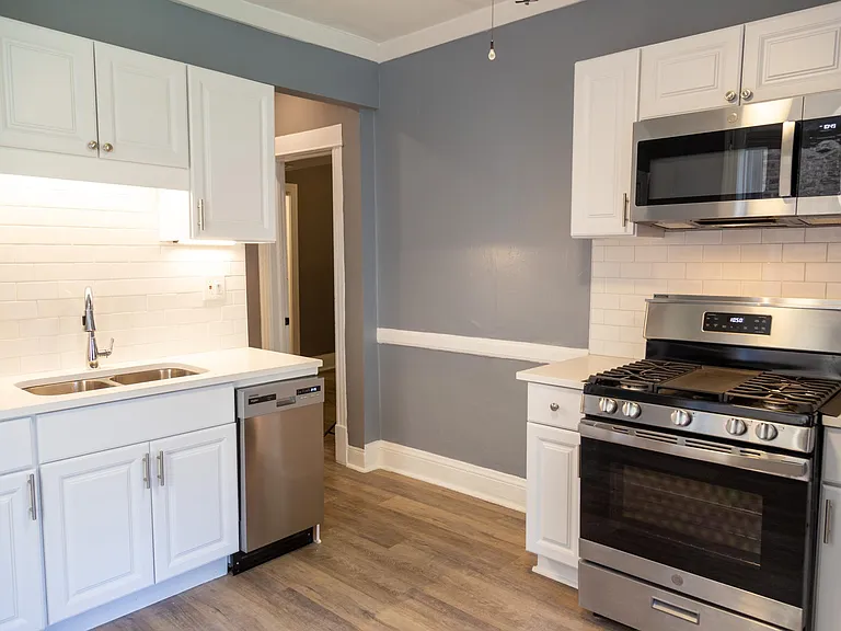 1079 N Marshfield Ave #BST — Photo 24